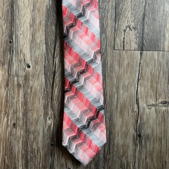 100% Silk Mens Neck Tie Pinks Greys Blacks Geometric Abstract Design - Picture 1 of 2